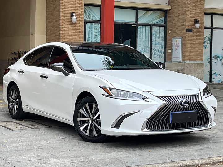 Фото 3 - Lexus ES
