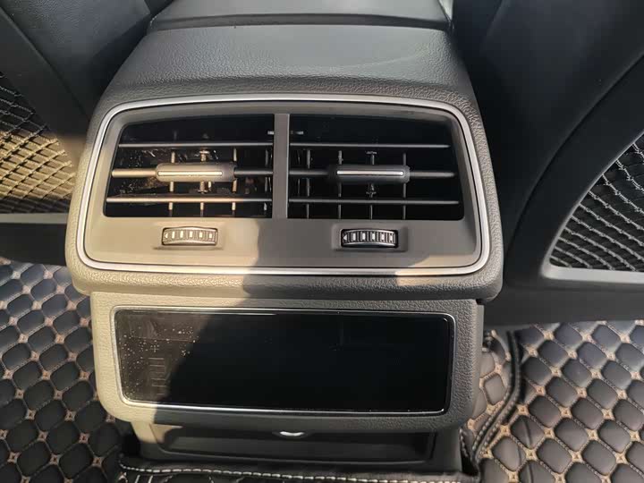 Фото 10 - Audi A6L