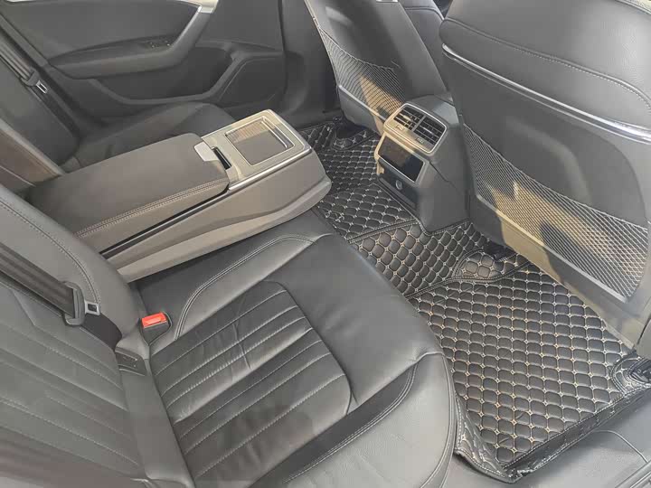 Фото 11 - Audi A6L