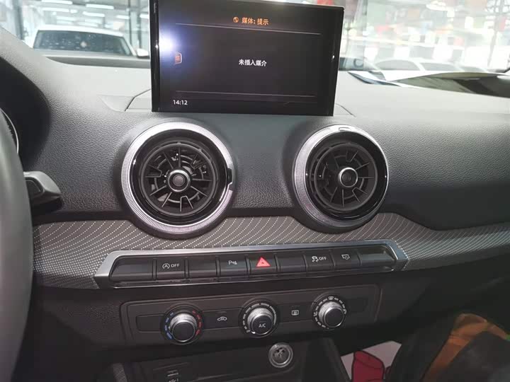 Фото 13 - Audi Q2L