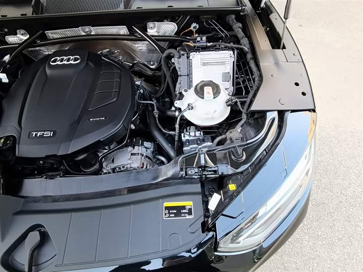 Фото 11 - Audi Q5L