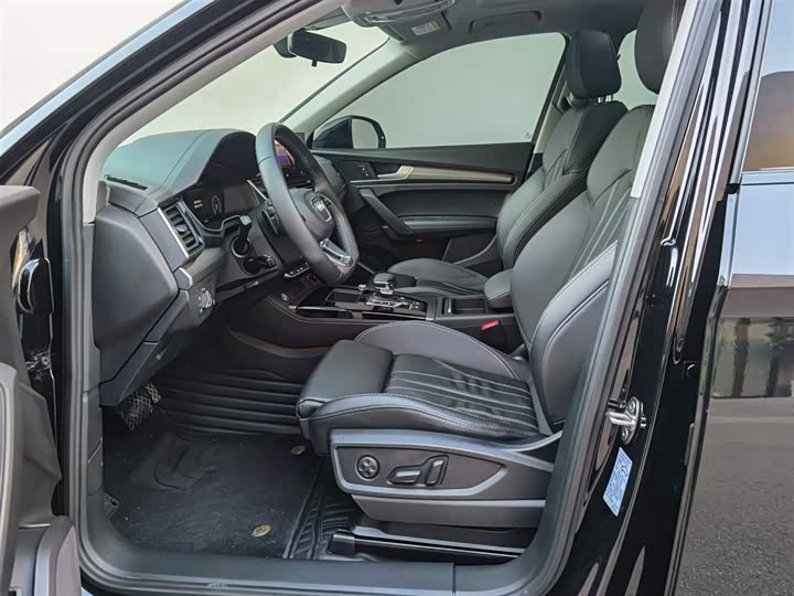 Фото 13 - Audi Q5L