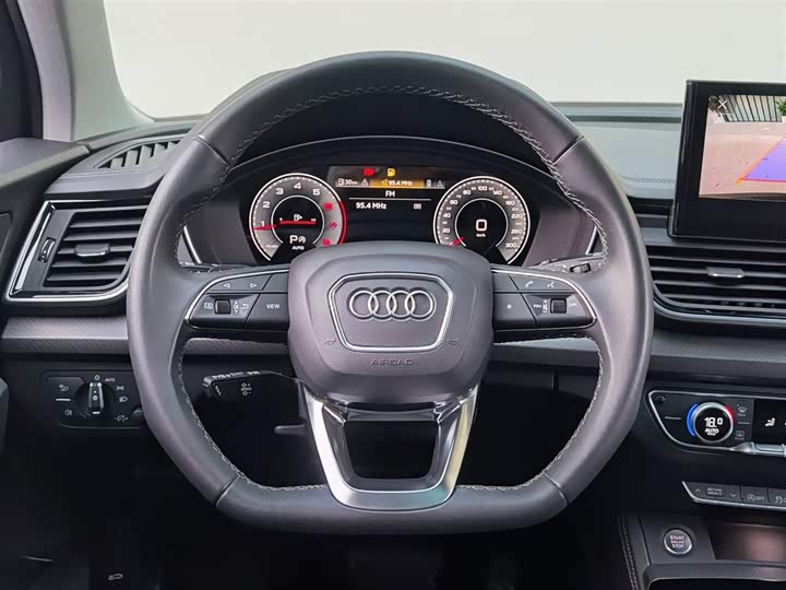 Фото 16 - Audi Q5L