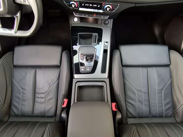 Фото 17 - Audi Q5L