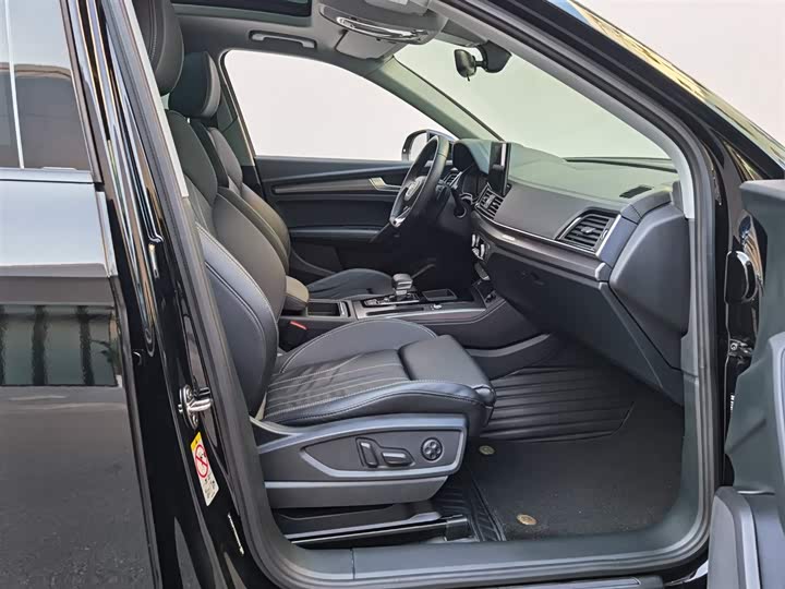 Фото 22 - Audi Q5L