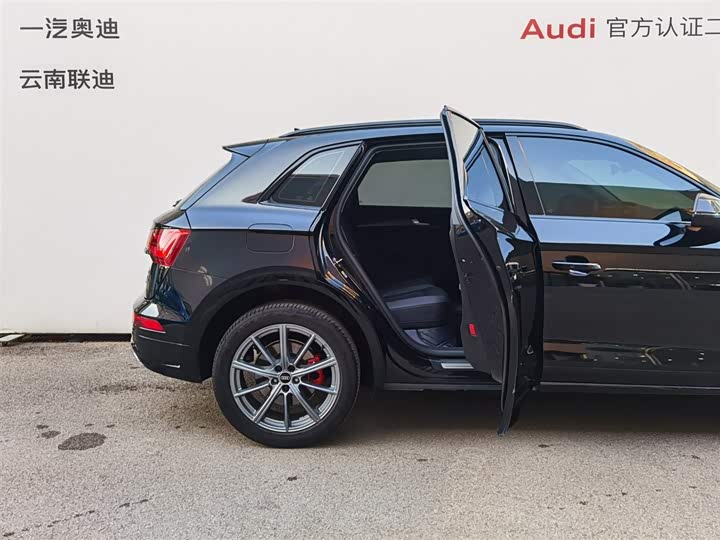 Фото 23 - Audi Q5L