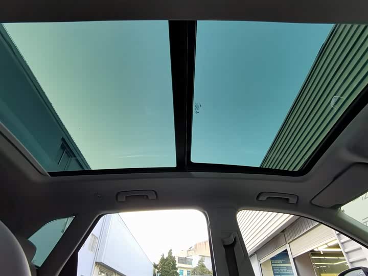 Фото 25 - Audi Q5L