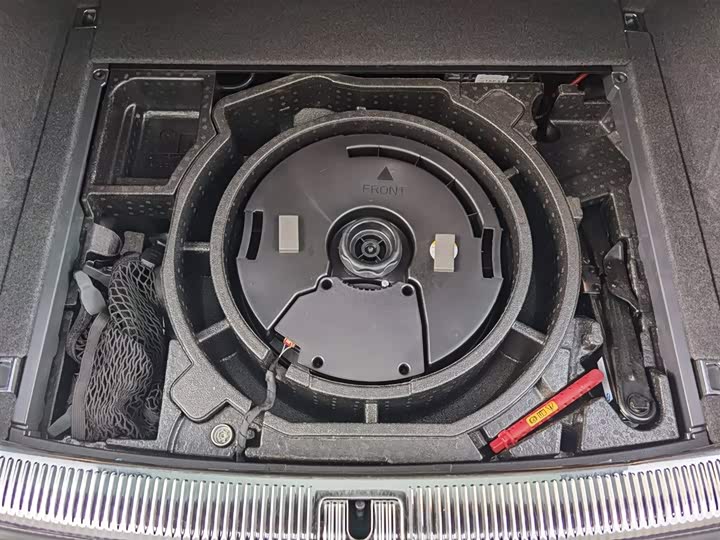 Фото 8 - Audi Q5L