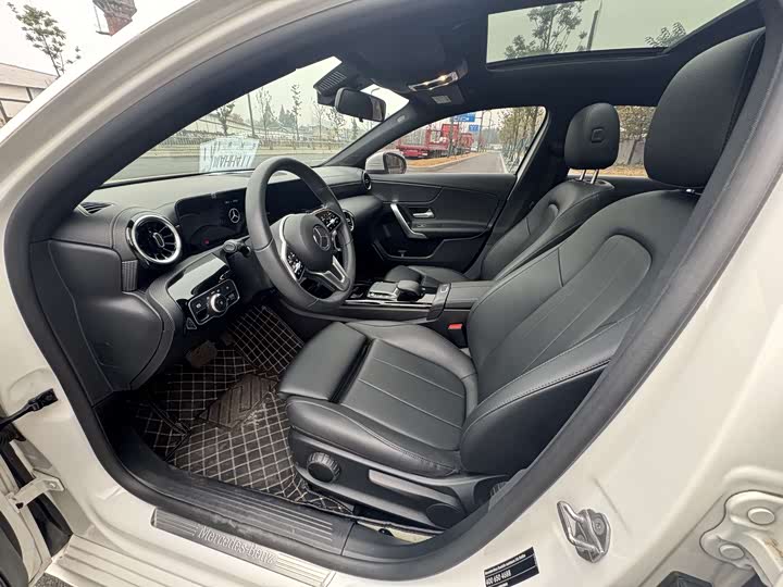 Фото 7 - Mercedes-Benz A-Class