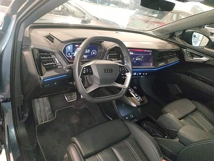 Фото 10 - Audi Q4 e-tron