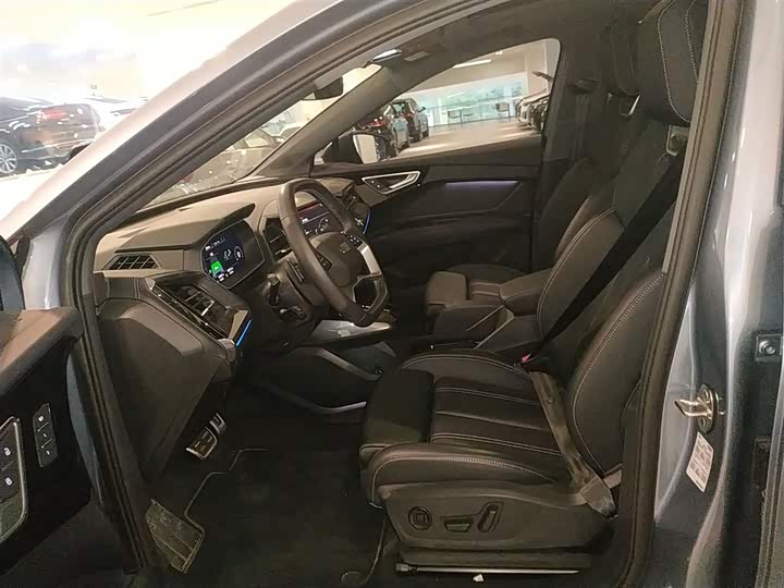 Фото 15 - Audi Q4 e-tron