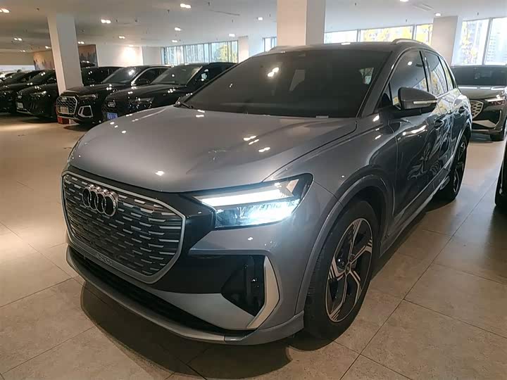 Фото 2 - Audi Q4 e-tron