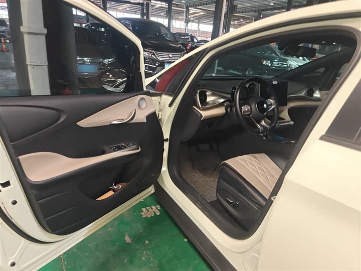 Фото 16 - BYD Dolphin