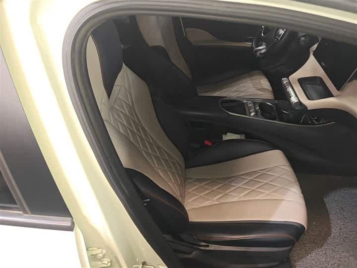 Фото 25 - BYD Dolphin