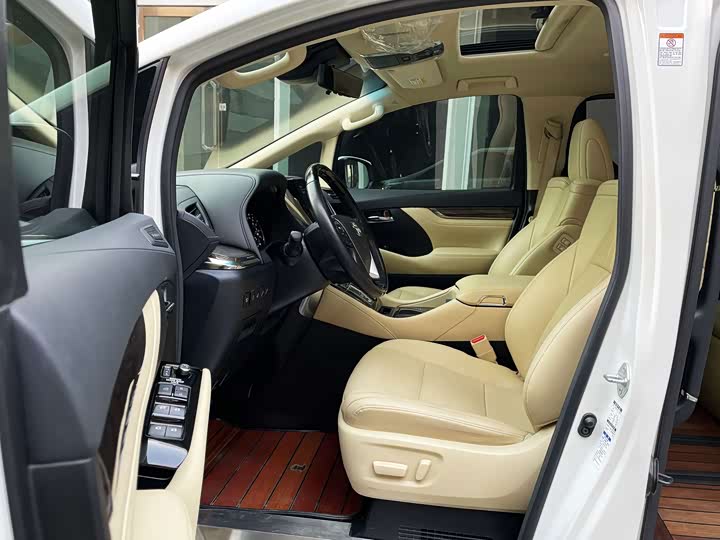 Фото 12 - Toyota Vellfire