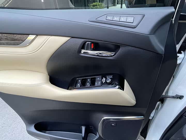 Фото 13 - Toyota Vellfire