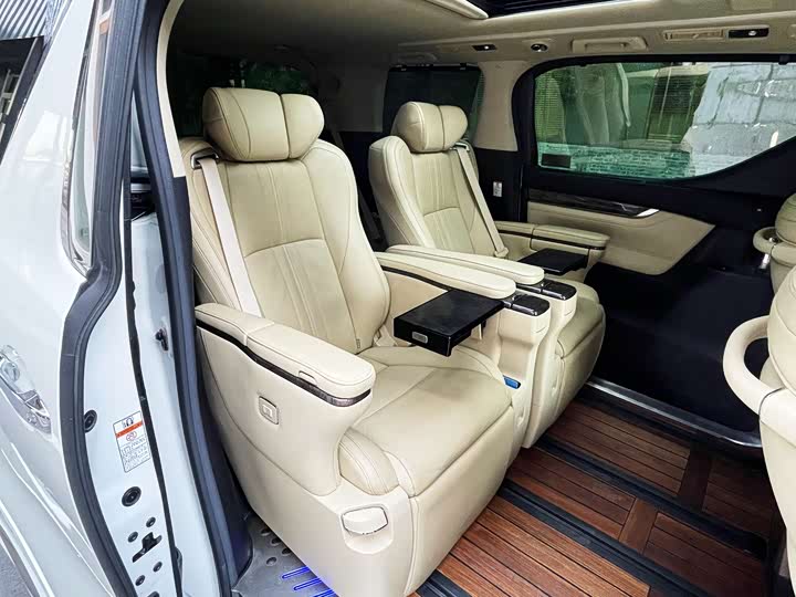 Фото 6 - Toyota Vellfire