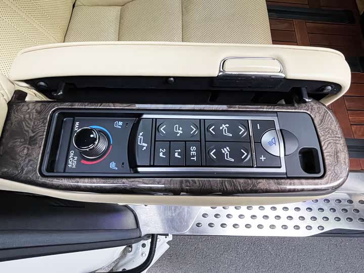 Фото 7 - Toyota Vellfire