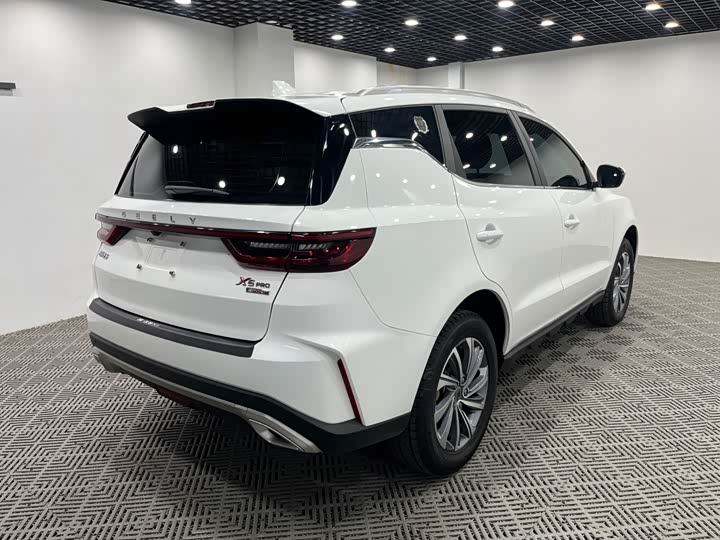 Фото 7 - Geely Vision X6