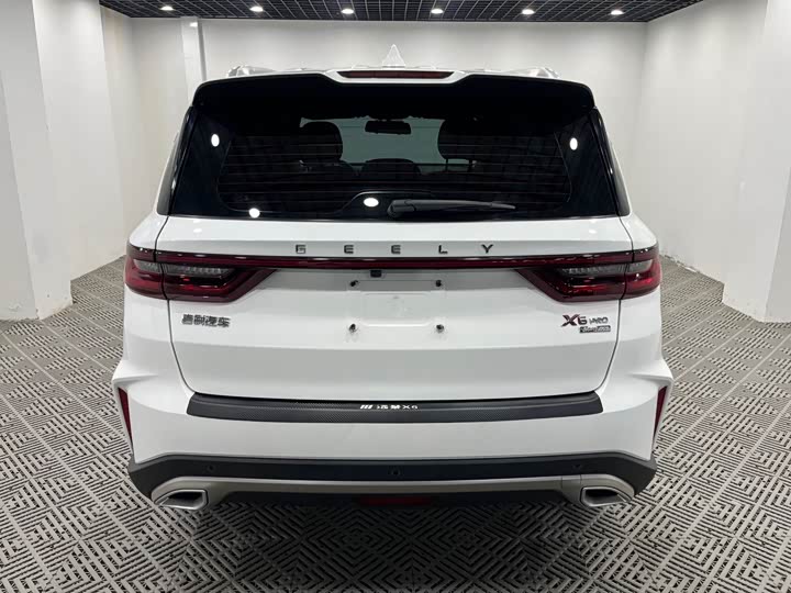 Фото 8 - Geely Vision X6