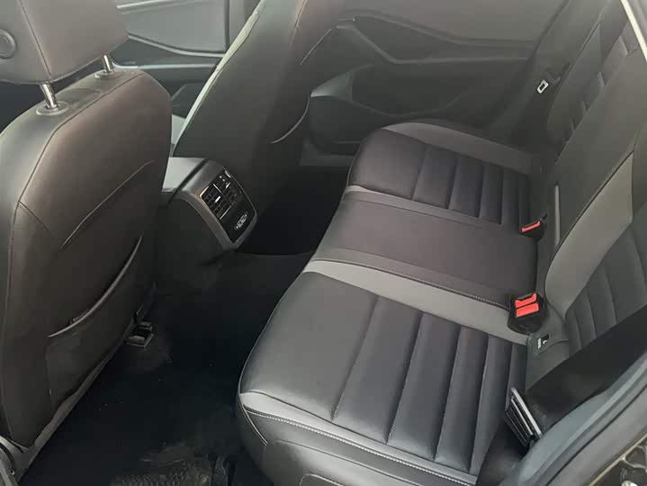 Фото 13 - Volkswagen Sagitar L