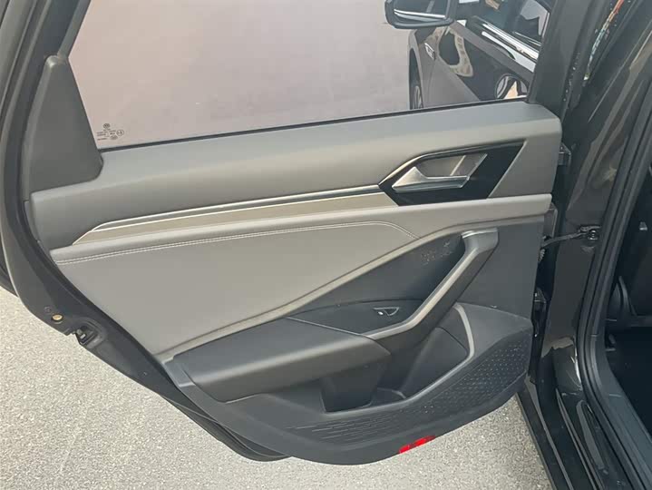 Фото 14 - Volkswagen Sagitar L