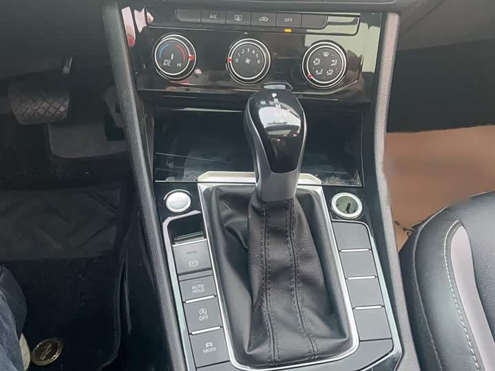 Фото 6 - Volkswagen Sagitar L