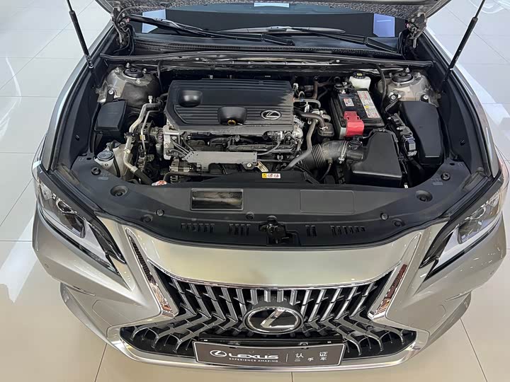 Фото 5 - Lexus ES