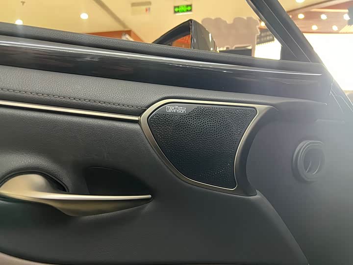 Фото 9 - Lexus ES