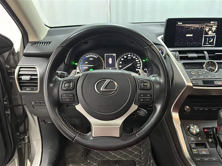 Фото 12 - Lexus NX