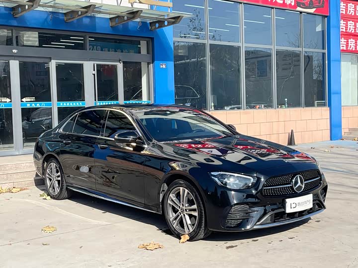 Фото 3 - Mercedes-Benz E-Class