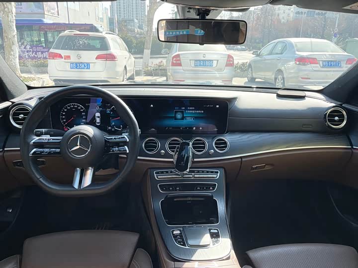 Фото 4 - Mercedes-Benz E-Class