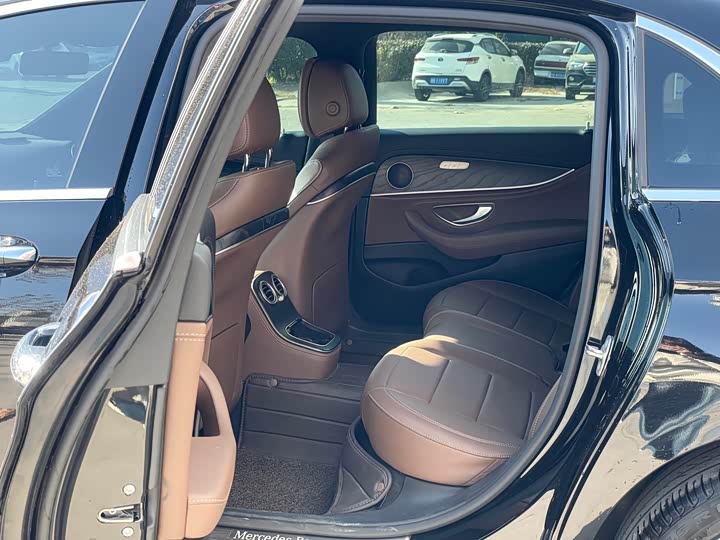 Фото 6 - Mercedes-Benz E-Class