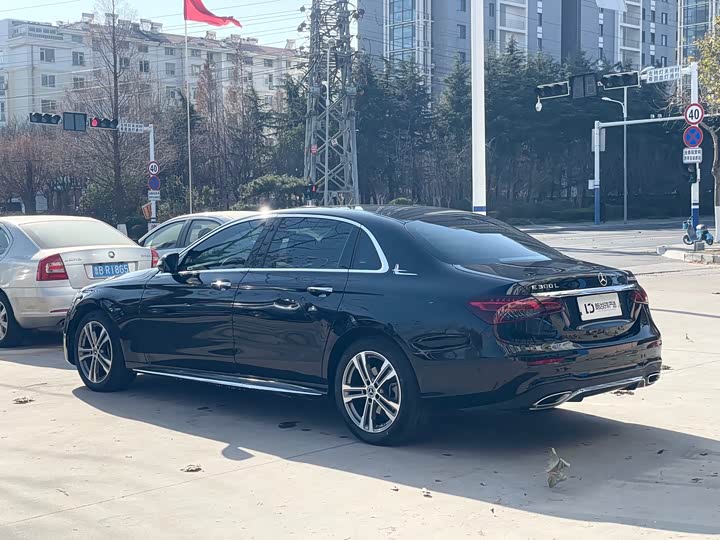 Фото 9 - Mercedes-Benz E-Class