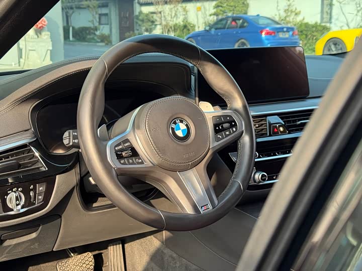 Фото 13 - BMW 5 Series