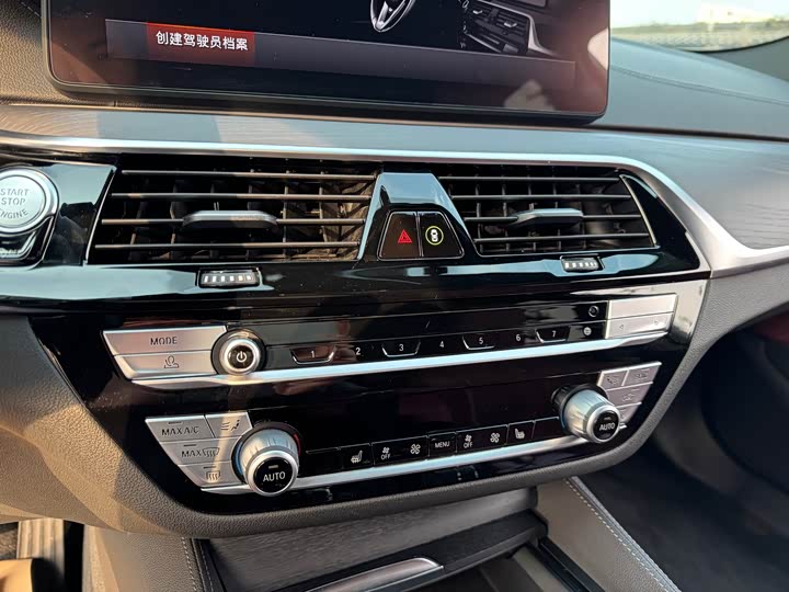 Фото 18 - BMW 5 Series