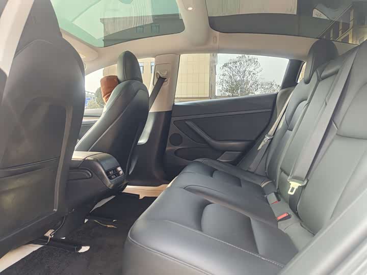 Фото 10 - Tesla Model 3