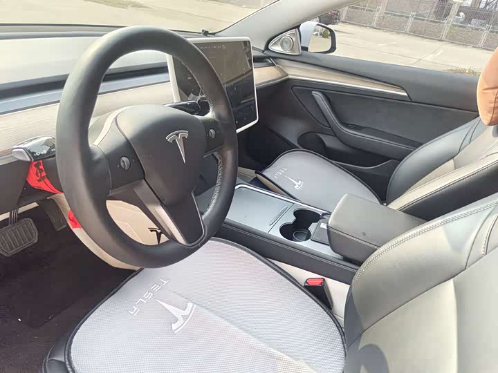 Фото 11 - Tesla Model 3