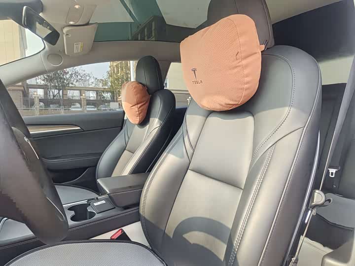 Фото 12 - Tesla Model 3