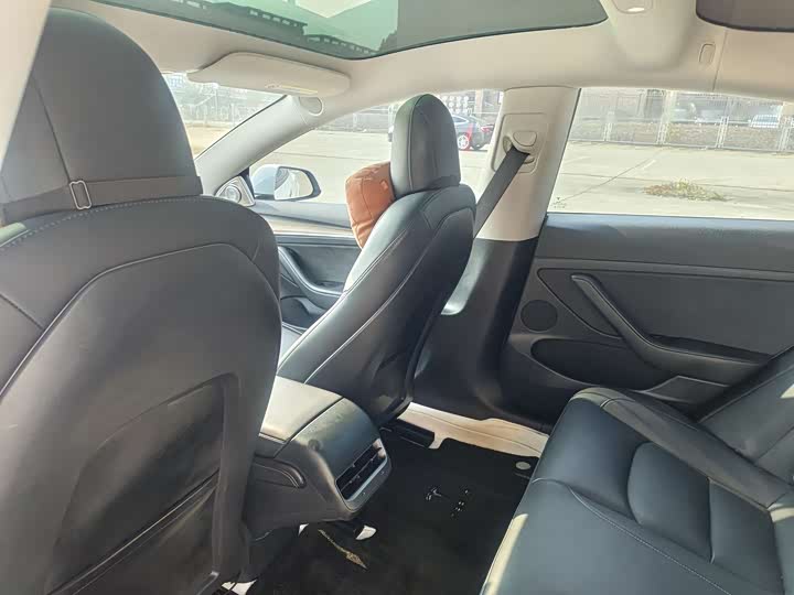 Фото 13 - Tesla Model 3