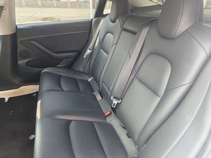 Фото 14 - Tesla Model 3