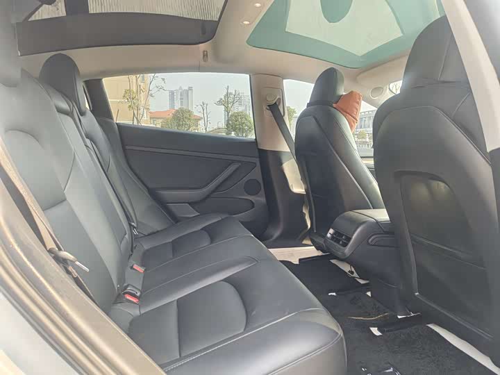 Фото 15 - Tesla Model 3