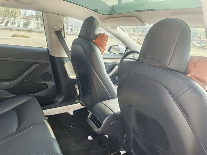 Фото 16 - Tesla Model 3