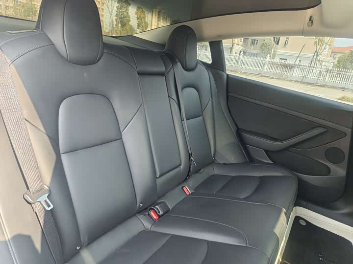 Фото 17 - Tesla Model 3