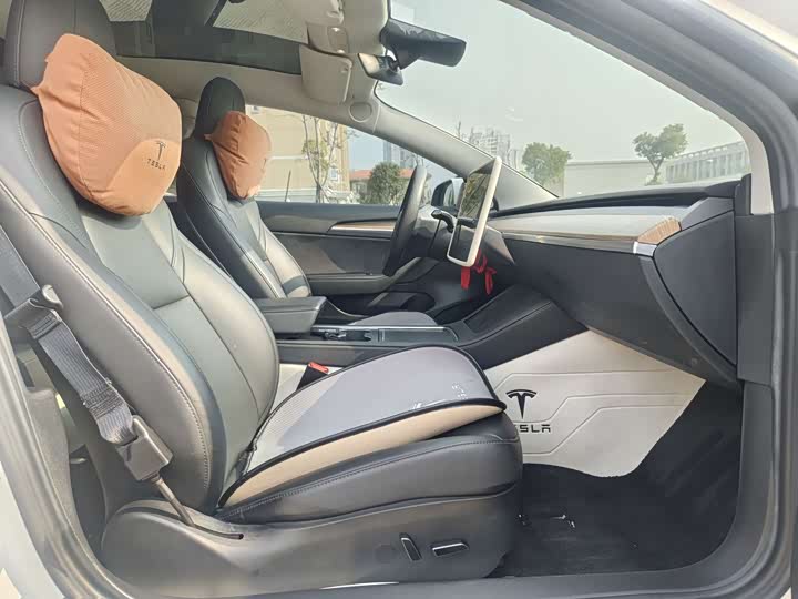 Фото 18 - Tesla Model 3