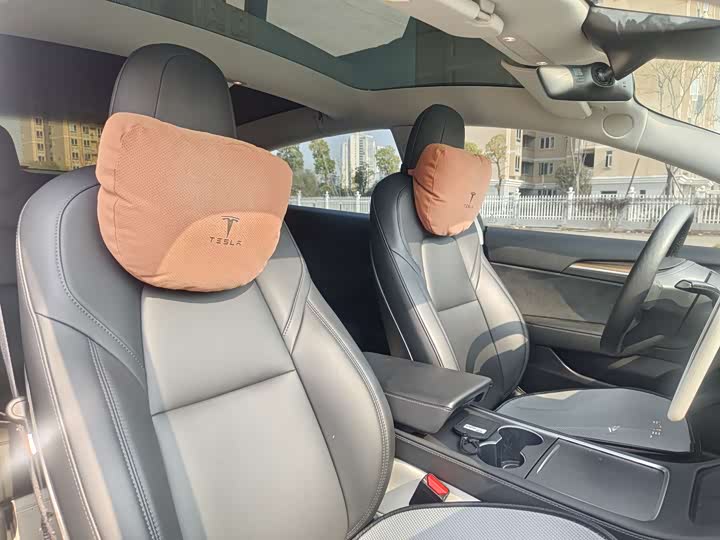 Фото 20 - Tesla Model 3