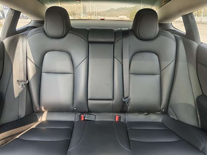 Фото 21 - Tesla Model 3