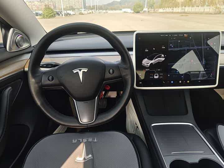Фото 24 - Tesla Model 3