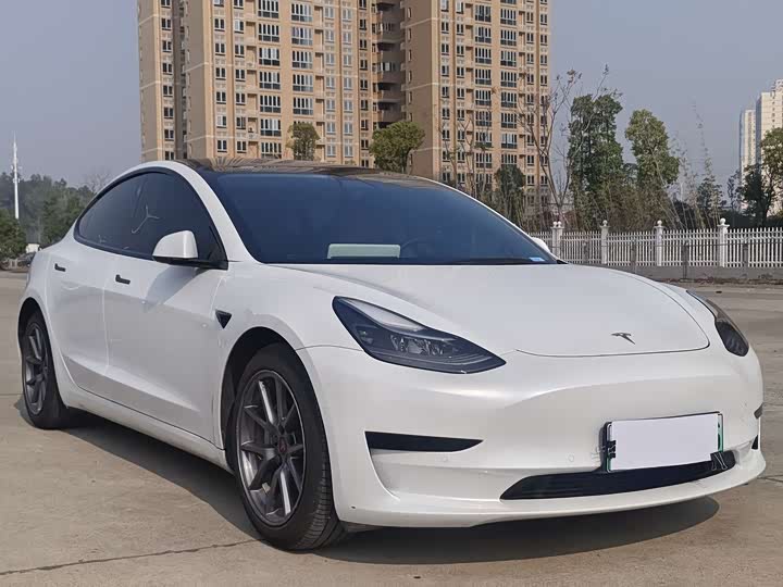 Фото 3 - Tesla Model 3