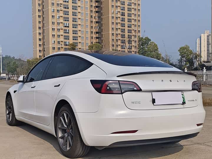 Фото 4 - Tesla Model 3